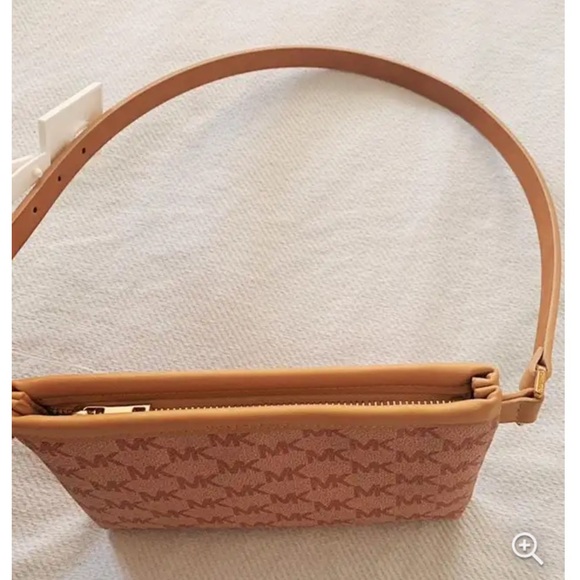 Michael Kors crossbody bag/ Fanny pack NWT pink leather - Picture 4 of 11